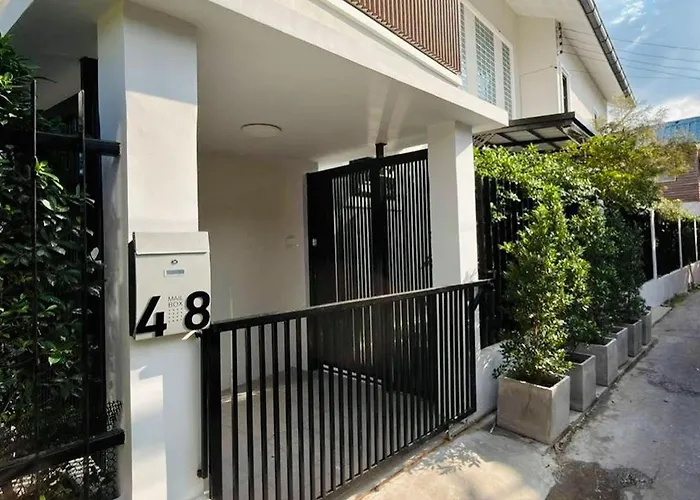 Hotel Baanrimtara Bangkok