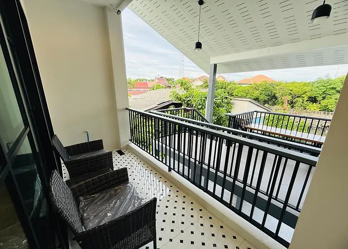 Hotel Baanrimtara Bangkok